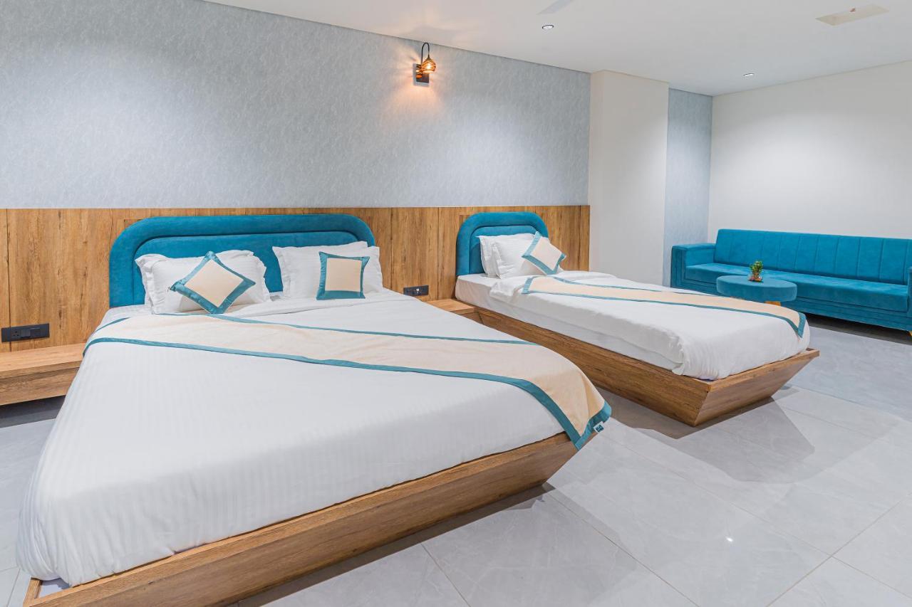 Hotel The Grand Heaven Гандинагар Екстериор снимка