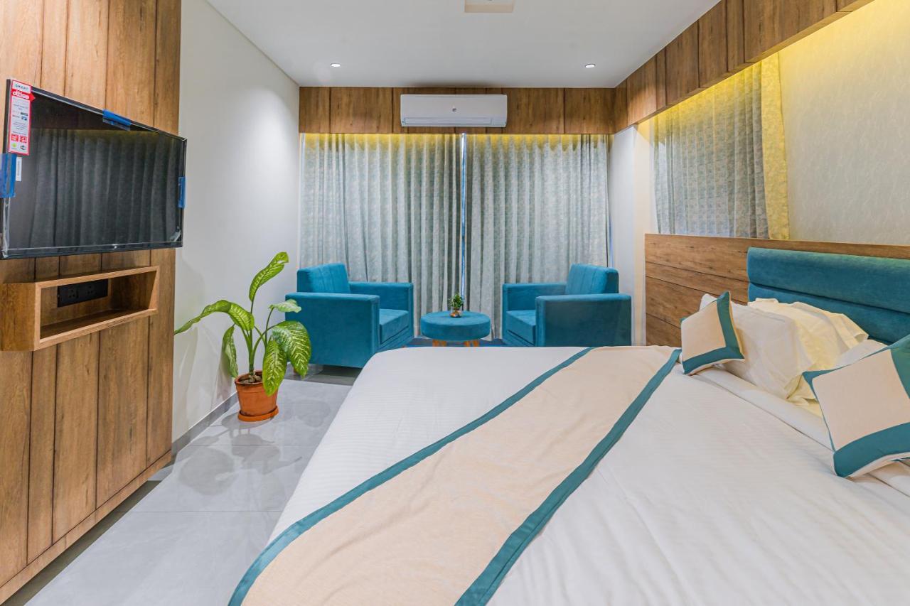 Hotel The Grand Heaven Гандинагар Екстериор снимка