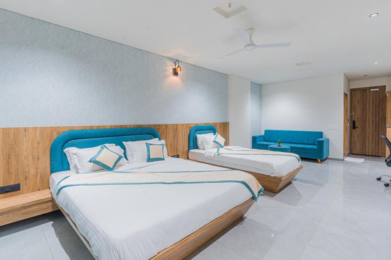 Hotel The Grand Heaven Гандинагар Екстериор снимка